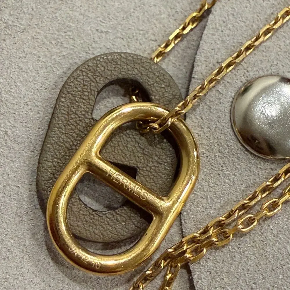 Hermes Elegant Gold and Silver Pendant Necklace - Picture 3 of 4